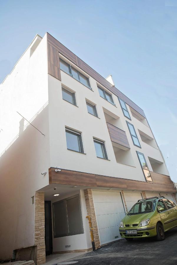 Luna Deluxe City Center & Free Parking SJJ Exterior foto